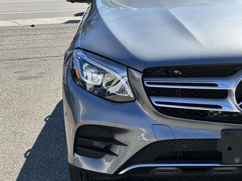 Used 2017 Mercedes-Benz GLC 300 4MATIC w/ Premium 2 Package image 8