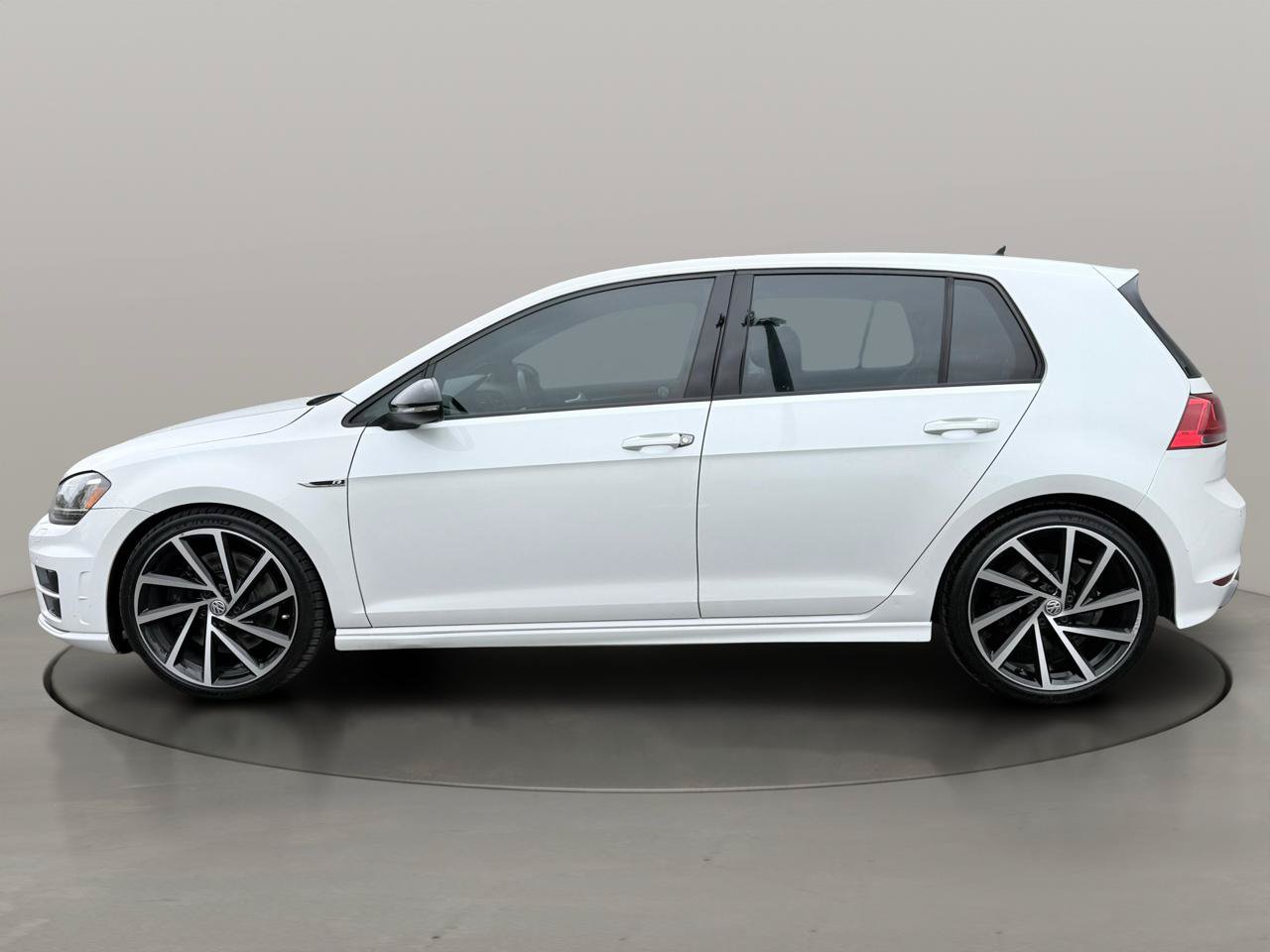 Used 2017 Volkswagen Golf R 4-Door AWD/4WD image 3