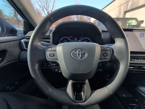 Used 2025 Toyota Camry XLE image 20