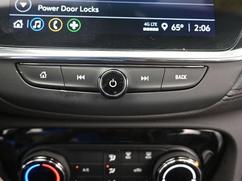 Used 2023 Buick Encore GX Preferred w/ Cold Weather Comfort Package AWD/4WD image 31