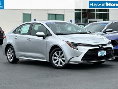 Used 2025 Toyota Corolla LE image 1
