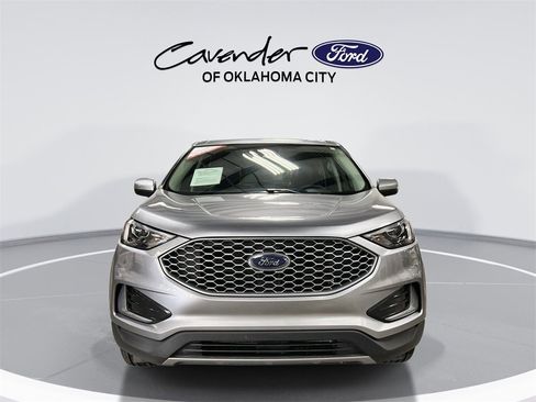 Used 2024 Ford Edge SEL image 3
