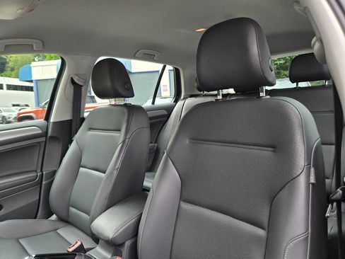 Used 2015 Volkswagen Golf S FWD image 21