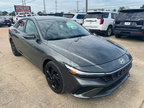 Used 2026 Hyundai Elantra Sport FWD image 7