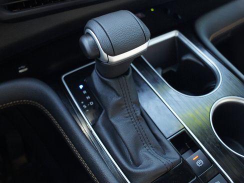 Used 2025 Toyota Sienna XLE Woodland Edition image 12