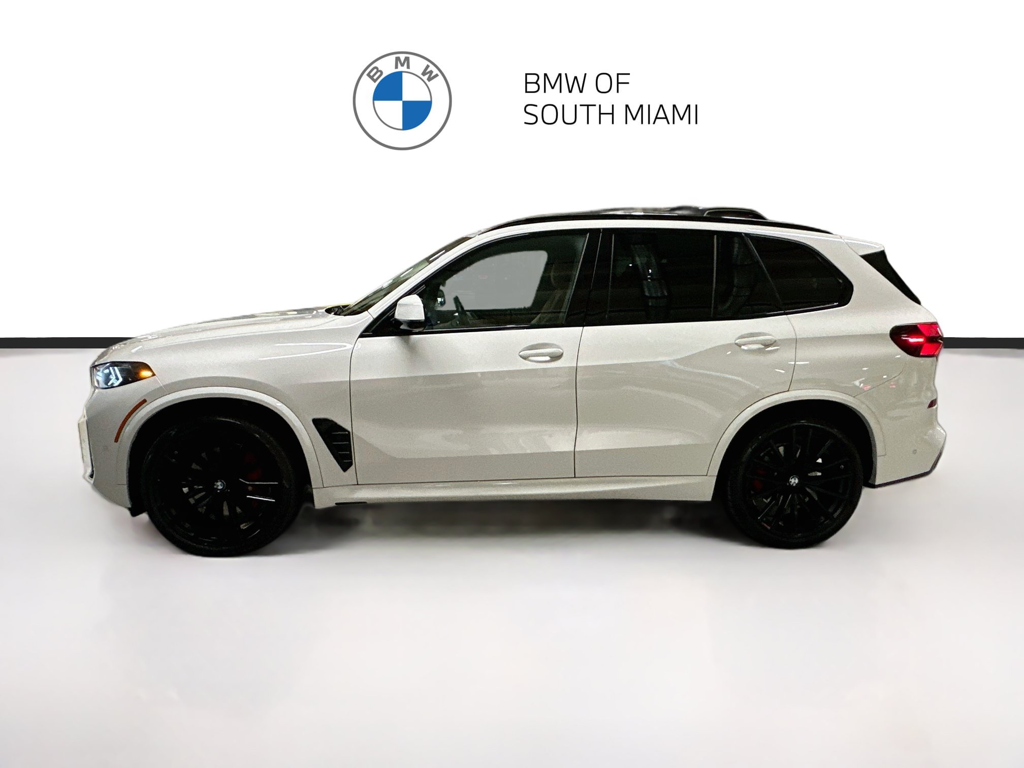 Used 2024 BMW X5 xDrive40i w/ M Sport Package AWD/4WD image 4