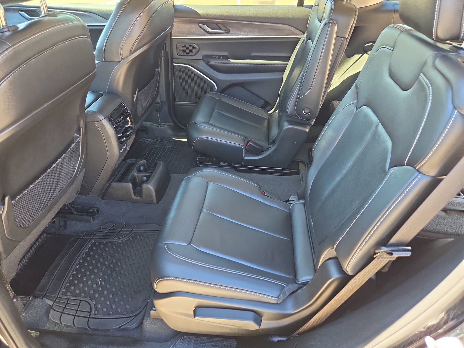 Used 2022 Jeep Grand Cherokee L Limited AWD/4WD image 25