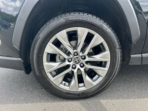 Used 2022 Toyota RAV4 Limited FWD image 11