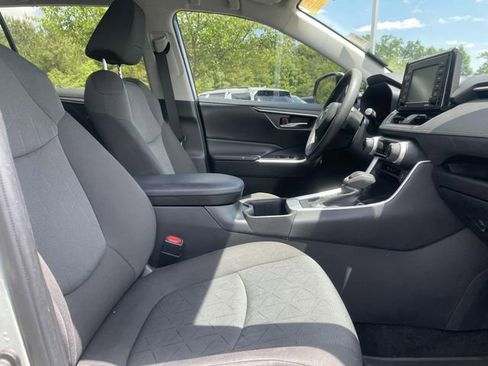 Used 2022 Toyota RAV4 XLE AWD/4WD image 14