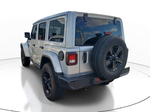 Used 2023 Jeep Wrangler Unlimited Sahara image 6