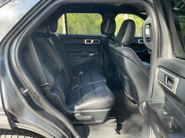 Used 2020 Ford Explorer XLT w/ Equipment Group 202A AWD/4WD image 18
