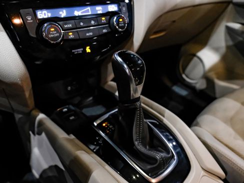 Used 2019 Nissan Rogue Sport SV w/ Technology Package FWD image 20
