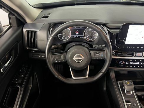 Used 2023 Nissan Pathfinder SL image 14