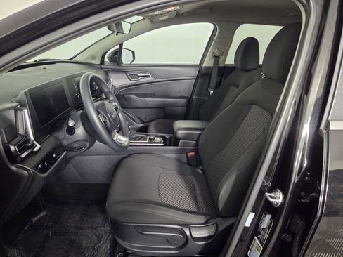 Used 2024 Kia Sportage LX FWD image 9