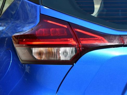 Used 2022 Nissan Kicks SV image 5