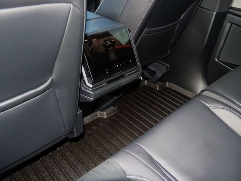 Used 2024 Tesla Cybertruck AWD Crew Cab image 41