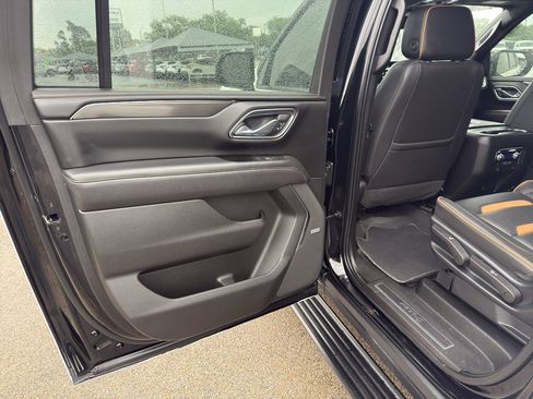 Used 2023 GMC Yukon XL AT4 w/ Technology Package AWD/4WD image 11