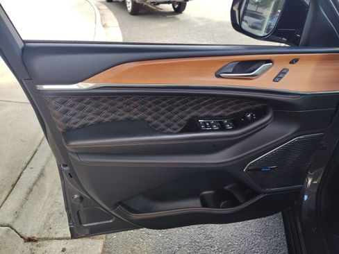 Used 2024 Jeep Grand Cherokee Summit AWD/4WD image 21