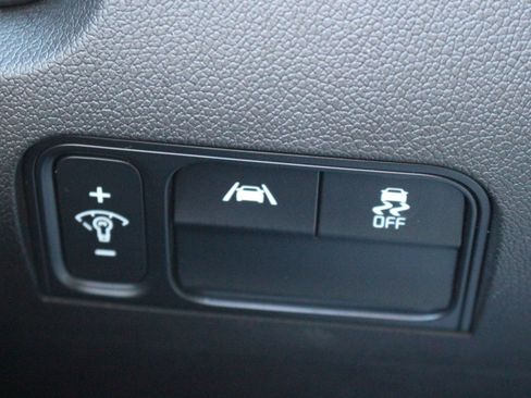 Used 2023 Kia Sorento LX image 19