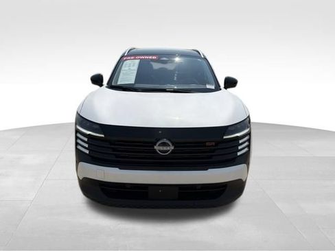 Used 2025 Nissan Kicks SR w/ SR Premium Package FWD image 3
