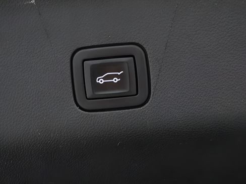 Used 2022 Cadillac Escalade Luxury AWD/4WD image 30