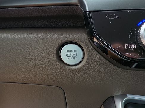 New 2027 Kia Carnival FWD image 27