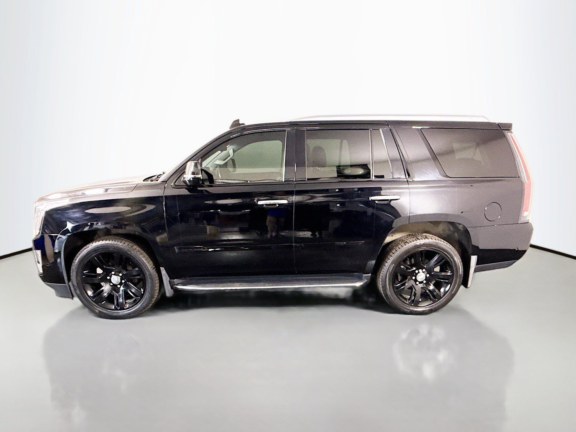 Used 2018 Cadillac Escalade Luxury AWD/4WD image 6