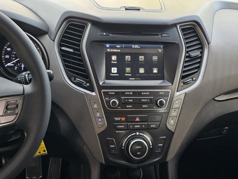 Used 2017 Hyundai Santa Fe SE AWD/4WD image 16