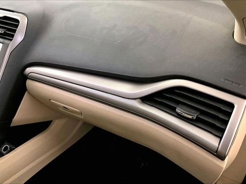 Used 2016 Ford Fusion SE image 15