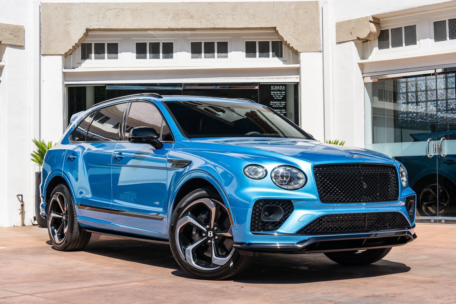 Used 2023 Bentley Bentayga AWD/4WD image 1