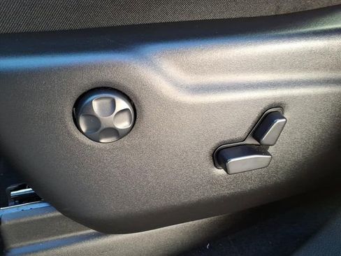 Used 2022 Jeep Grand Cherokee Laredo X image 12