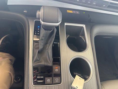 Certified 2025 Toyota Sienna XLE FWD image 21