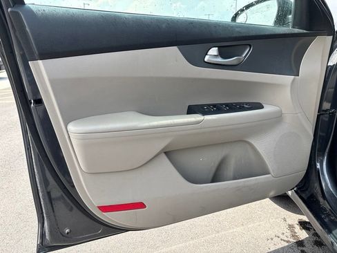 Used 2020 Kia Forte LXS FWD image 4