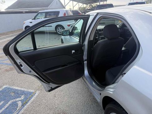 Used 2011 Ford Fusion SE image 16