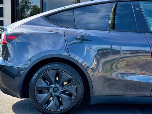 Used 2024 Tesla Model Y Long Range RWD image 17