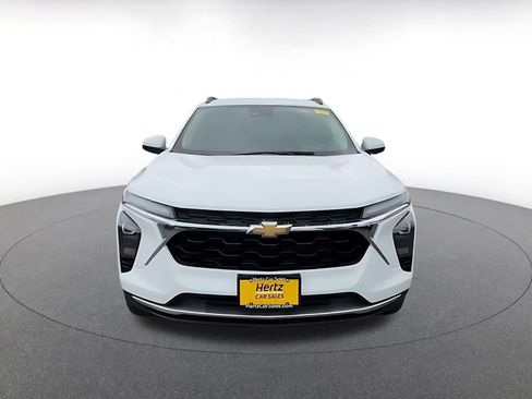 Used 2025 Chevrolet Trax LT FWD image 4