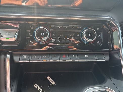 Used 2025 GMC Sierra 3500 Denali w/ Denali Reserve Package image 13