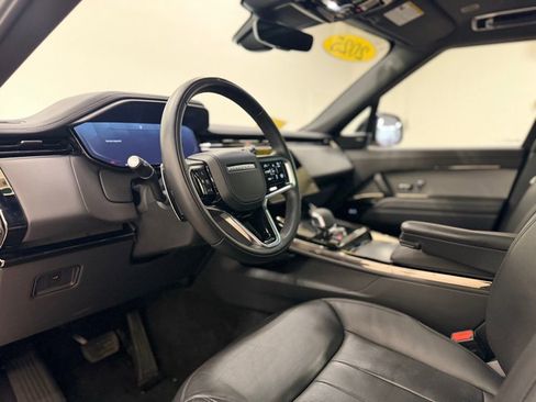 Used 2025 Land Rover Range Rover Sport SE image 12