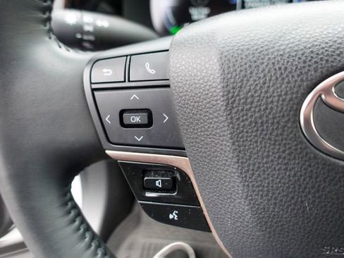 Certified 2023 Toyota Crown XLE image 13