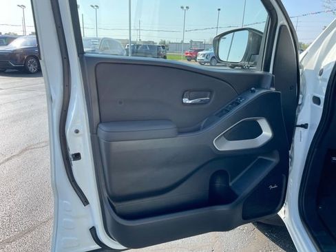 Used 2024 Nissan Frontier SL w/ Technology Package RWD image 10