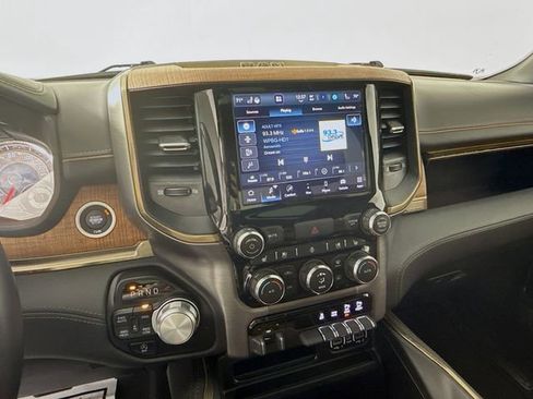 Used 2022 RAM 1500 Limited w/ Body Color Bumper Group image 15