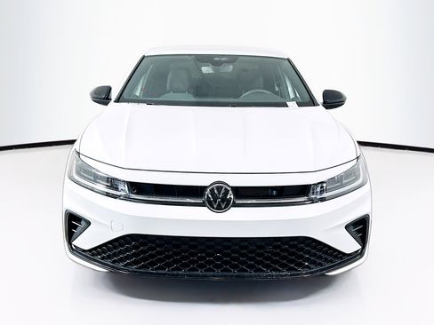 Used 2025 Volkswagen Jetta Sport image 2