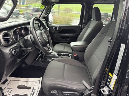 Used 2022 Jeep Gladiator Sport image 12