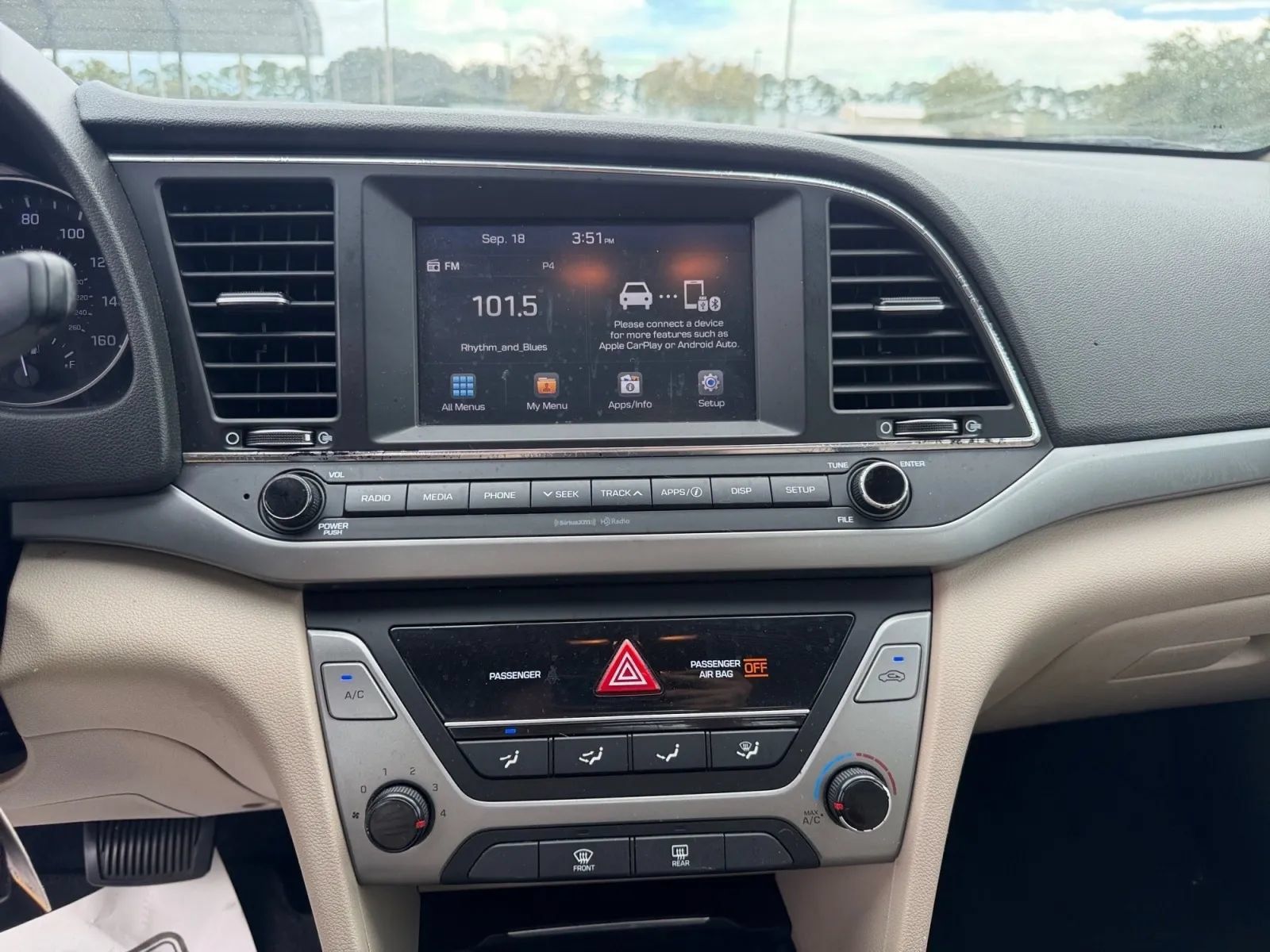 Used 2017 Hyundai Elantra SE FWD image 19