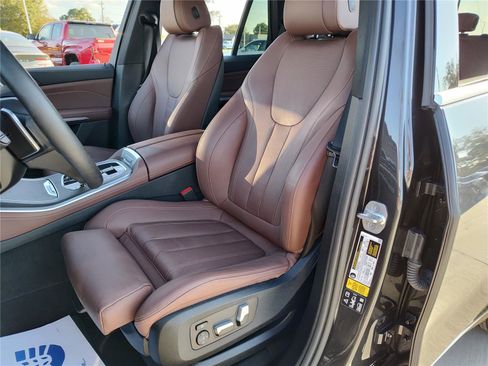 Used 2022 BMW X5 xDrive40i w/ Parking Assistance Package image 16