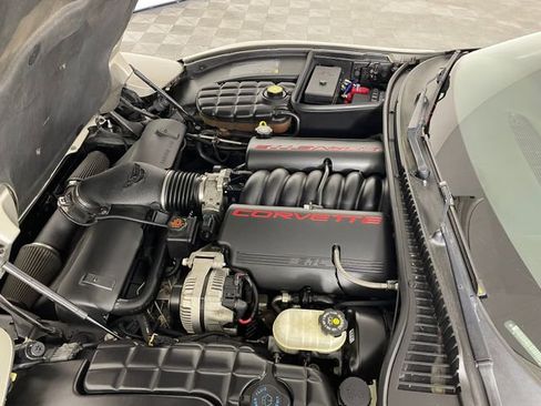 Used 2001 Chevrolet Corvette Convertible w/ Preferred Equipment Group2 RWD image 19