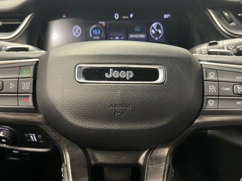 Used 2024 Jeep Grand Cherokee L Limited w/ Luxury Tech Group II AWD/4WD image 16