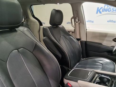 Used 2023 Chrysler Pacifica Limited FWD image 20