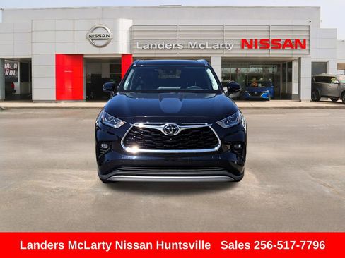 Used 2023 Toyota Highlander Platinum image 11