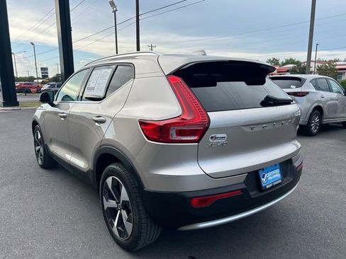 Used 2023 Volvo XC40 B5 Plus w/ Driver Assist Package AWD/4WD image 4